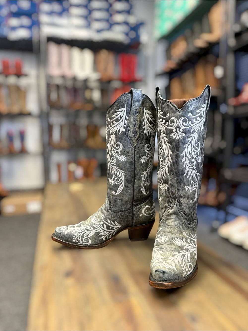 Corral Women's Western Boots
Fashion Cowboy Boot Size 8 - Picture 6 of 10